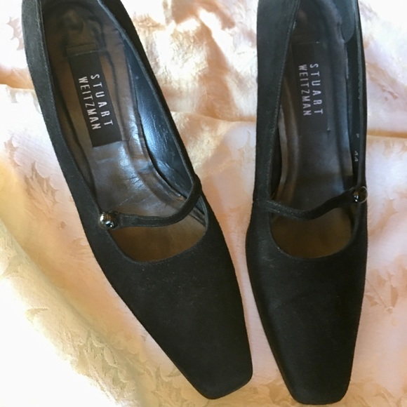 Stuart Weitzman blk suede pump low heel size 9AA. - Picture 4 of 10